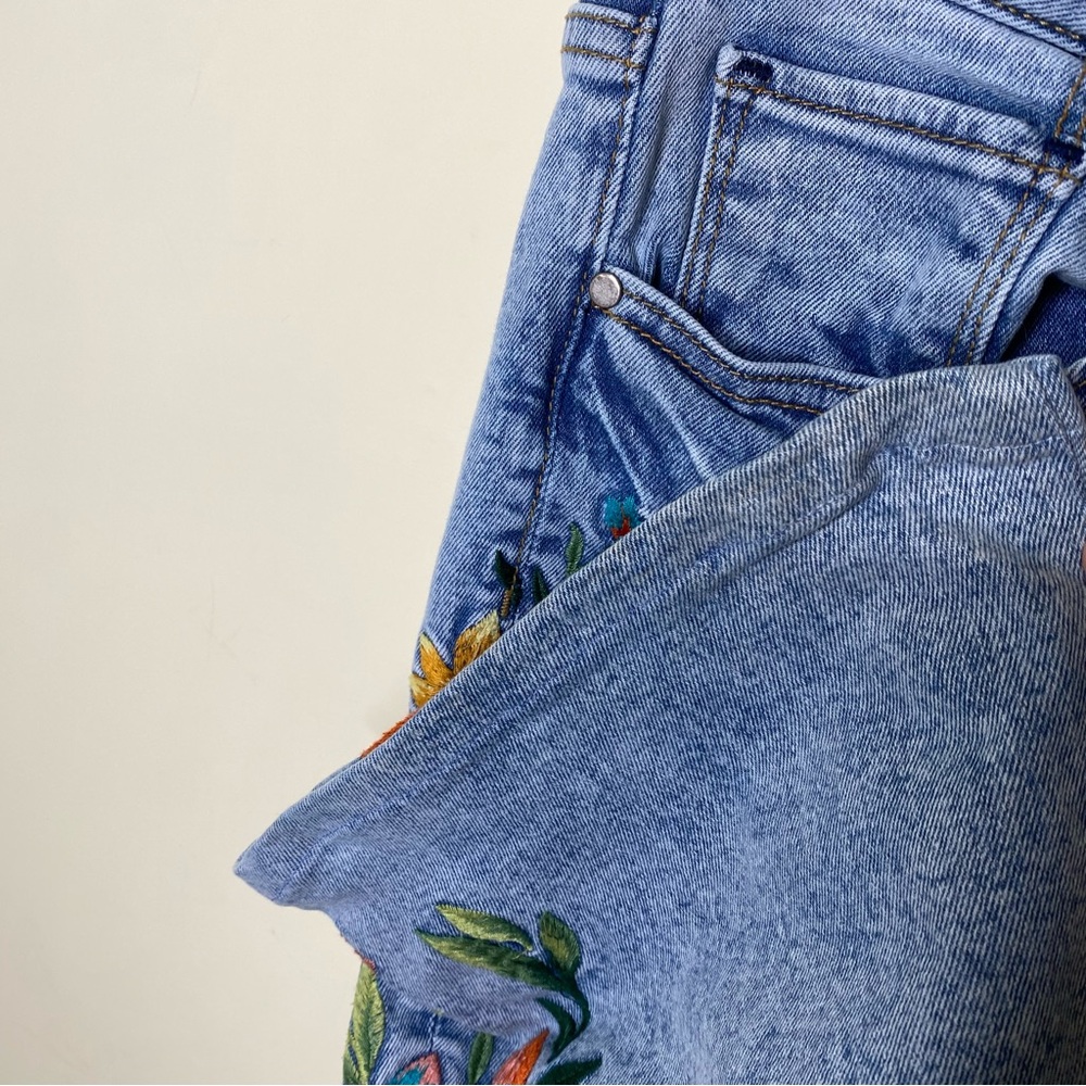 Driftwood Farrah W31 L34 Light Blue Floral Embroidered Jeans w/ alteration hem - Picture 4 of 8